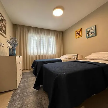 Apartment D&r *